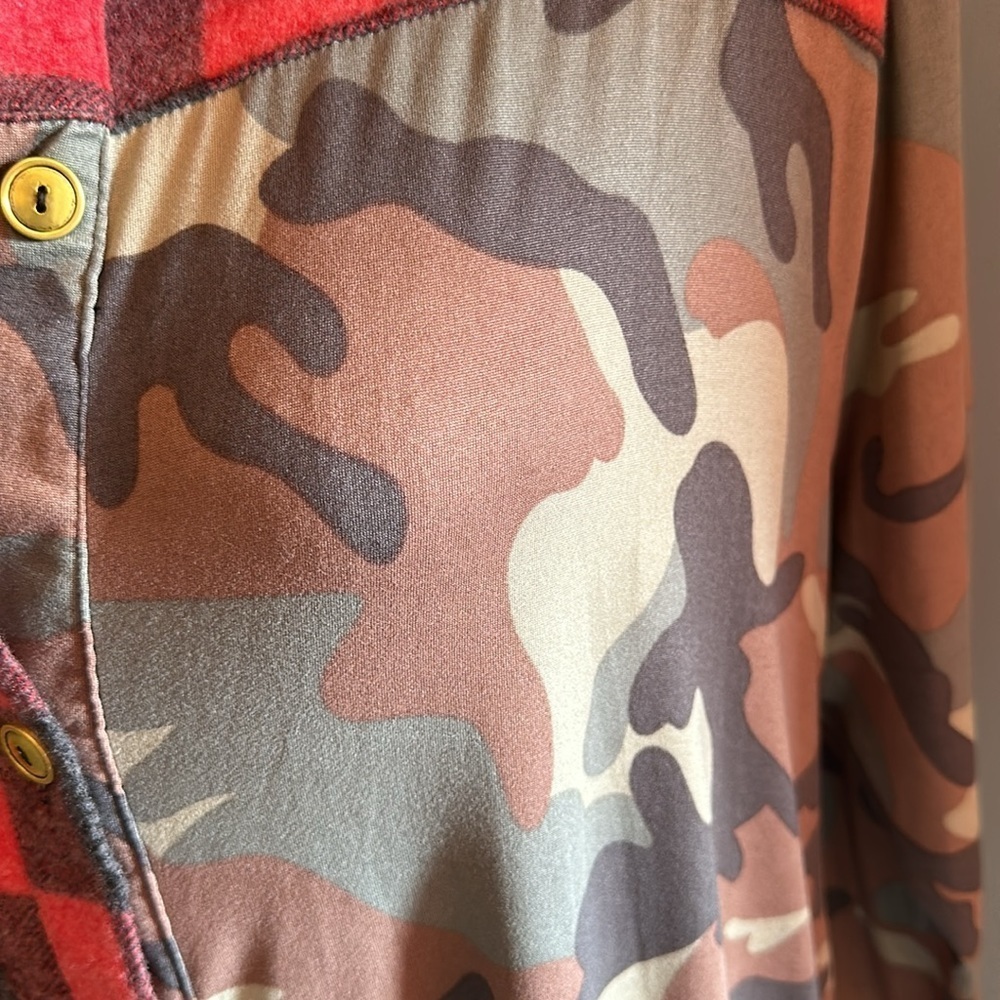 Karen T Design Multiple Color Top New - image 7